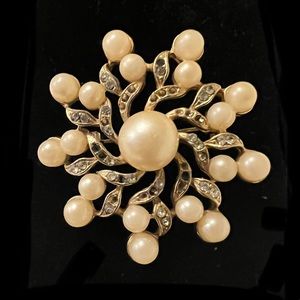 Vintage Gold and Pearl Brooch